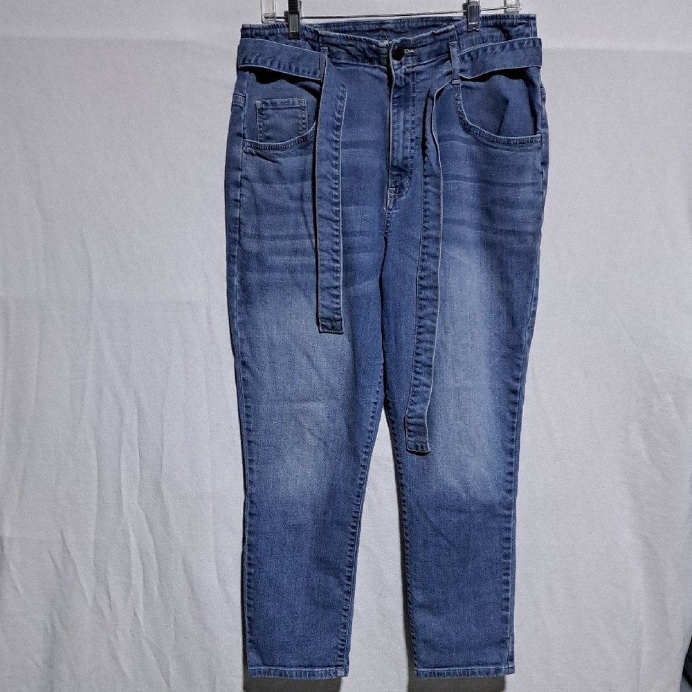 Belted A.n.a Jean